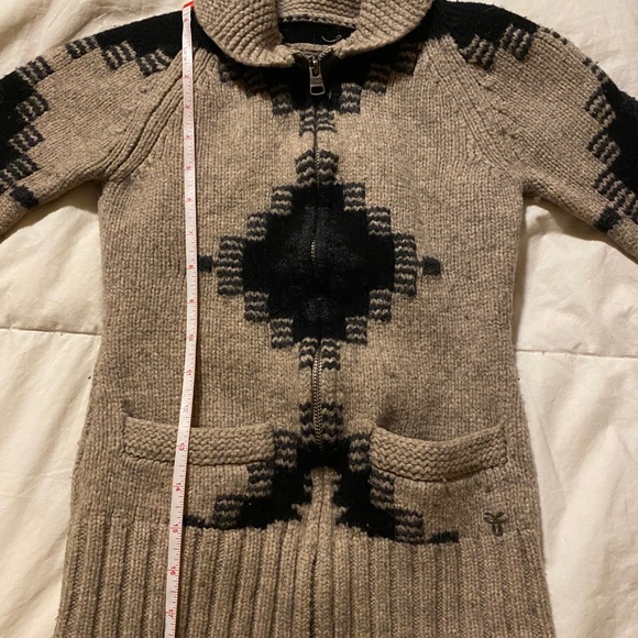 Aritizia Sweater - Picture 6 of 10